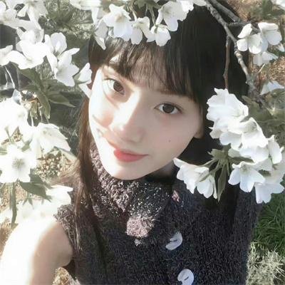 虚拟小姐在看着你